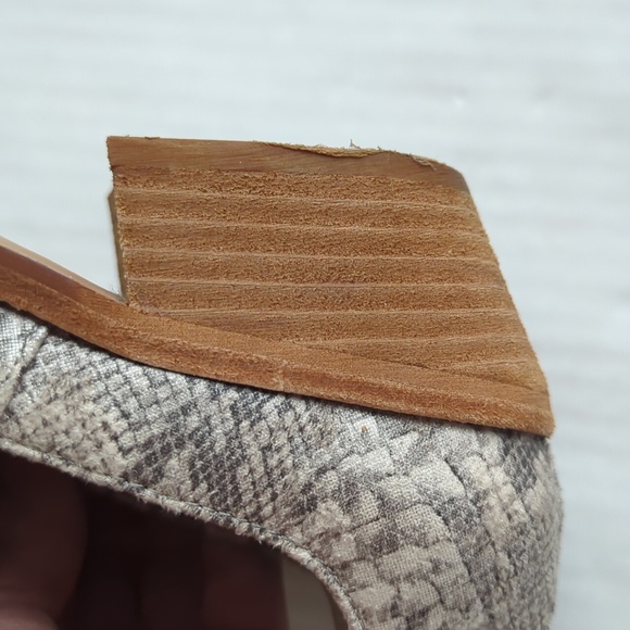 Chinese Laundry Snakeskin Print Western Heeled Booties 7 Gray Silver Metallic - Picture 9 of 16